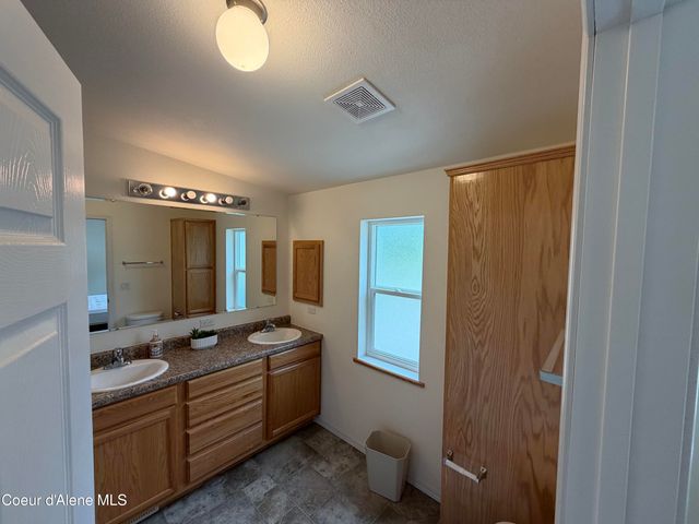 12572 E Parks RD, Athol, ID 83801