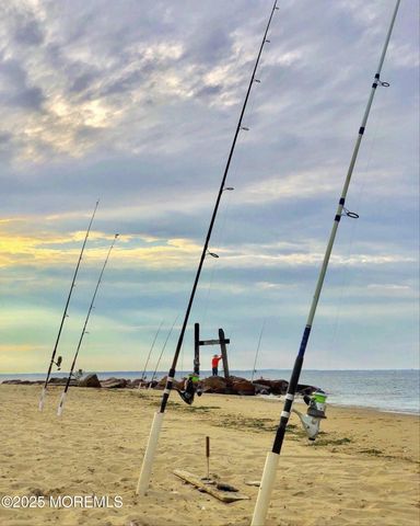 15 Griggs Avenue, Port Monmouth, NJ 07758