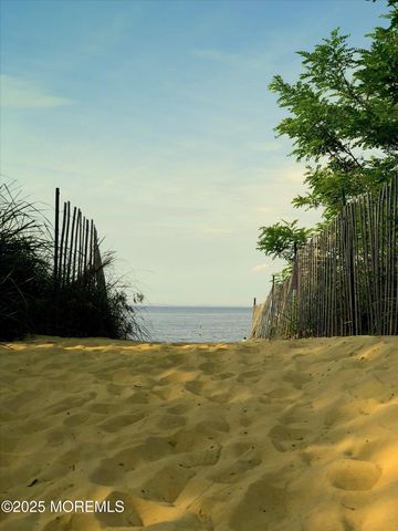 15 Griggs Avenue, Port Monmouth, NJ 07758