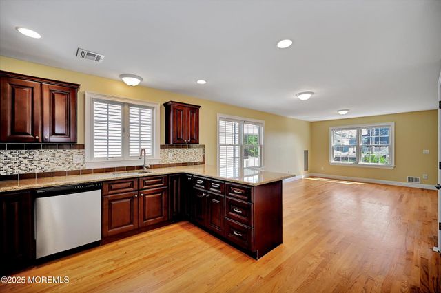 15 Griggs Avenue, Port Monmouth, NJ 07758