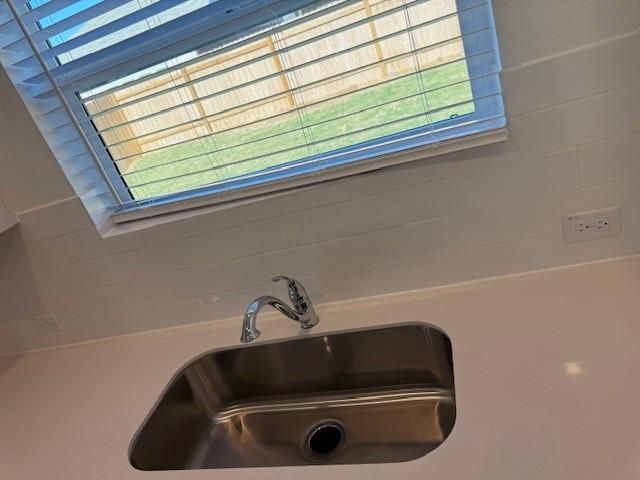 203 Donnington DR, Hutto, TX 78634