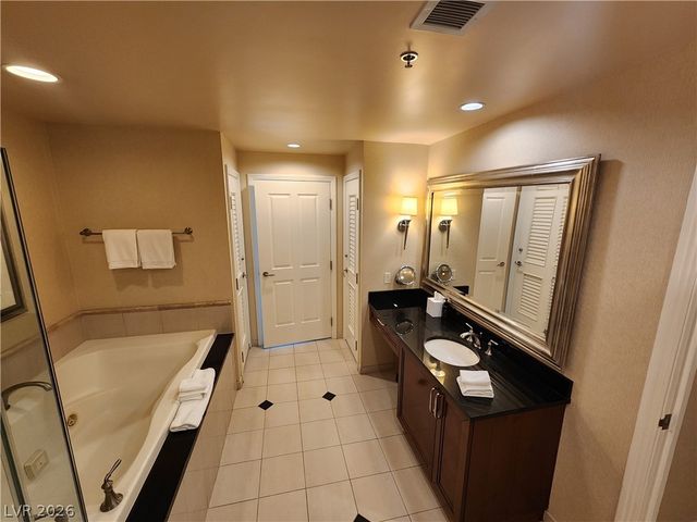 135 East Harmon Avenue 3320, Las Vegas, NV 89109