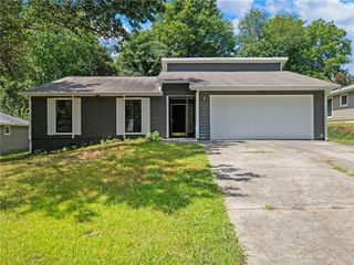 2645 Trotters Walk Trail, Snellville, GA 30078