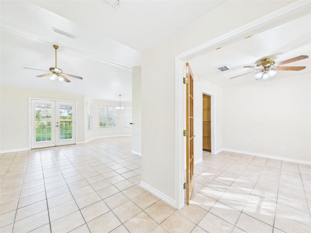 1125 Iris Crescent DR, Floresville, TX 78114
