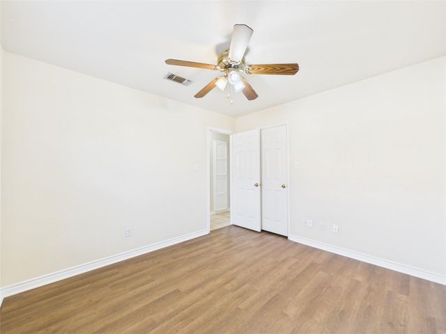 1125 Iris Crescent DR, Floresville, TX 78114