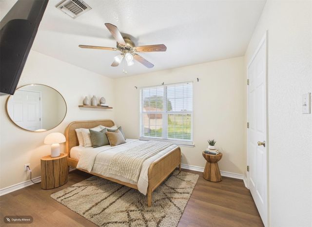 1125 Iris Crescent DR, Floresville, TX 78114