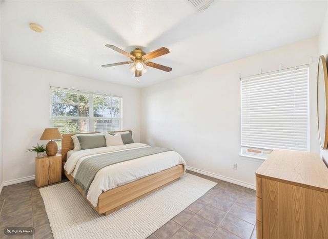 1125 Iris Crescent DR, Floresville, TX 78114