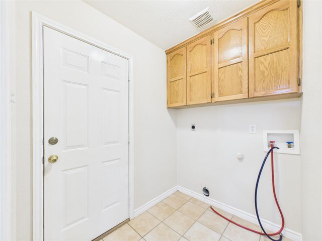 1125 Iris Crescent DR, Floresville, TX 78114