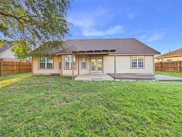 1125 Iris Crescent DR, Floresville, TX 78114