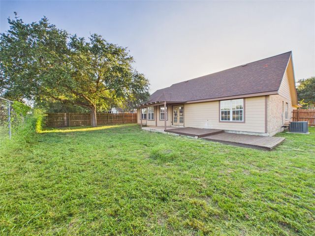 1125 Iris Crescent DR, Floresville, TX 78114