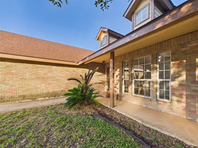 1125 Iris Crescent DR, Floresville, TX 78114