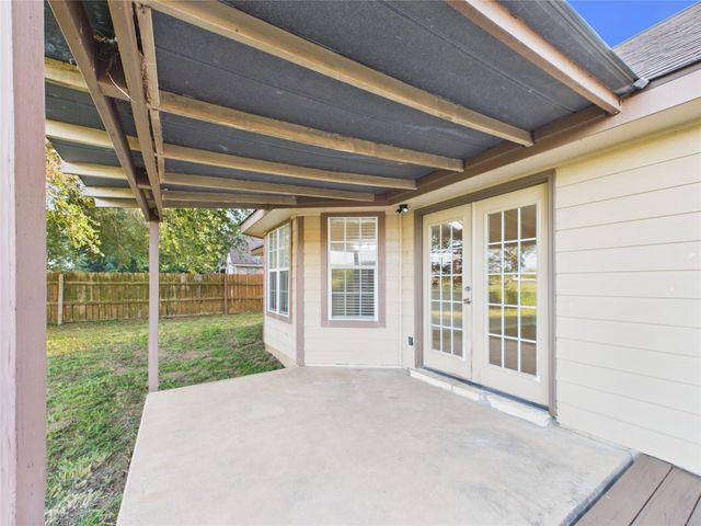 1125 Iris Crescent DR, Floresville, TX 78114