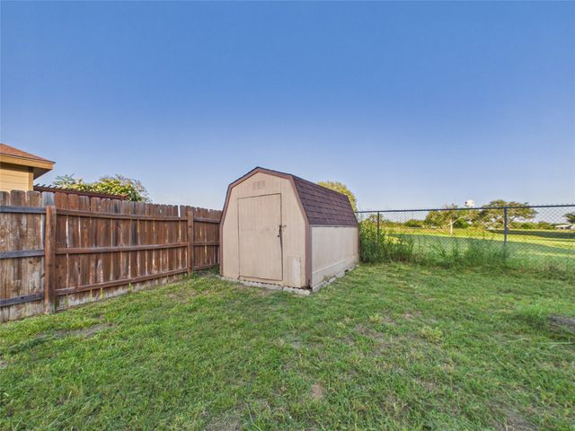 1125 Iris Crescent DR, Floresville, TX 78114
