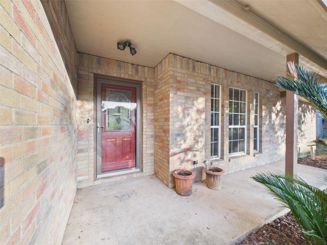 1125 Iris Crescent DR, Floresville, TX 78114