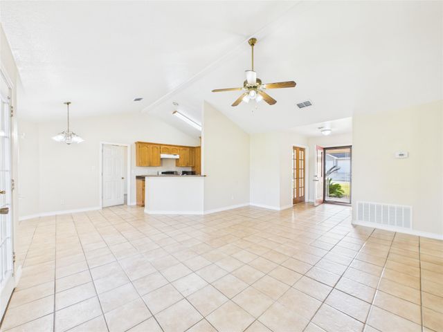 1125 Iris Crescent DR, Floresville, TX 78114