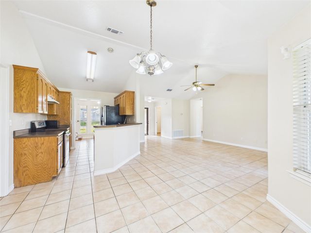 1125 Iris Crescent DR, Floresville, TX 78114