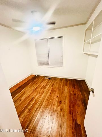 1039 Hall Lane, Raymond, MS 39154