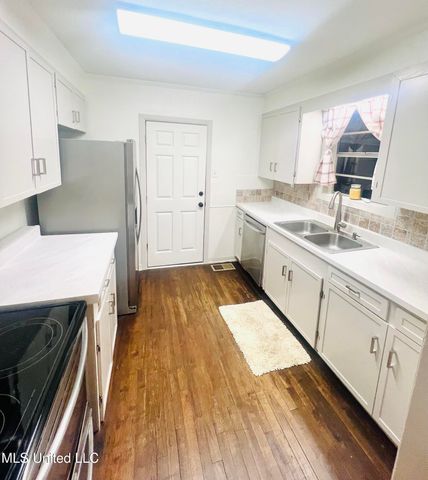 1039 Hall Lane, Raymond, MS 39154