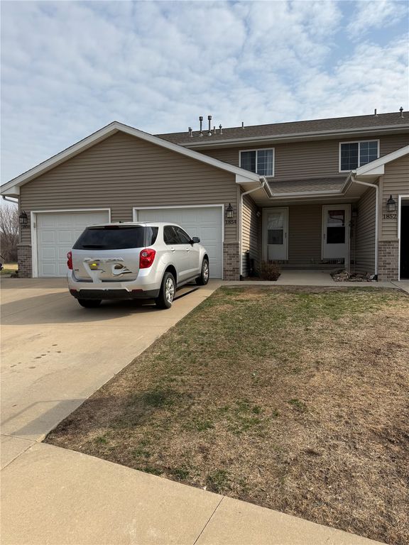 1854 Wrigley Street, Ely, IA 52227