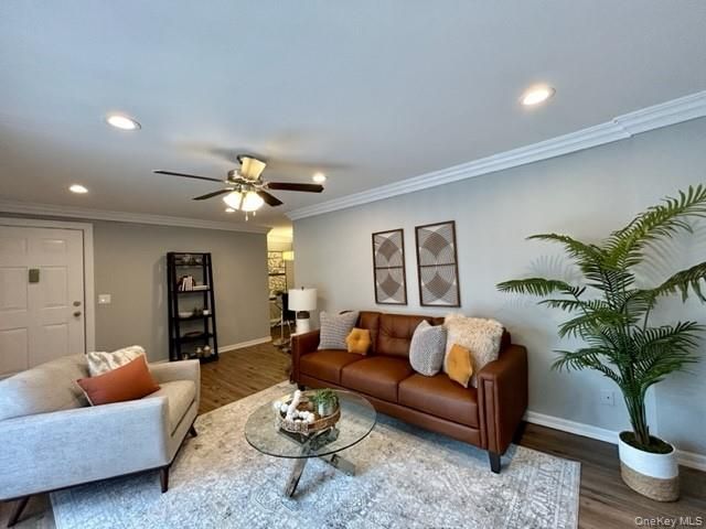 45 Golden Avenue E05, Deer Park, NY 11729