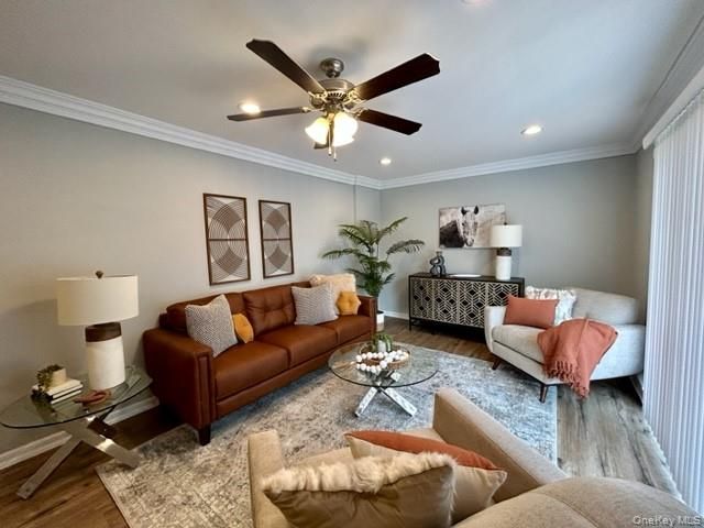 45 Golden Avenue E05, Deer Park, NY 11729