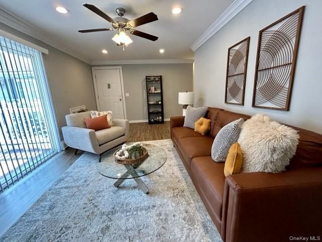 45 Golden Avenue E05, Deer Park, NY 11729