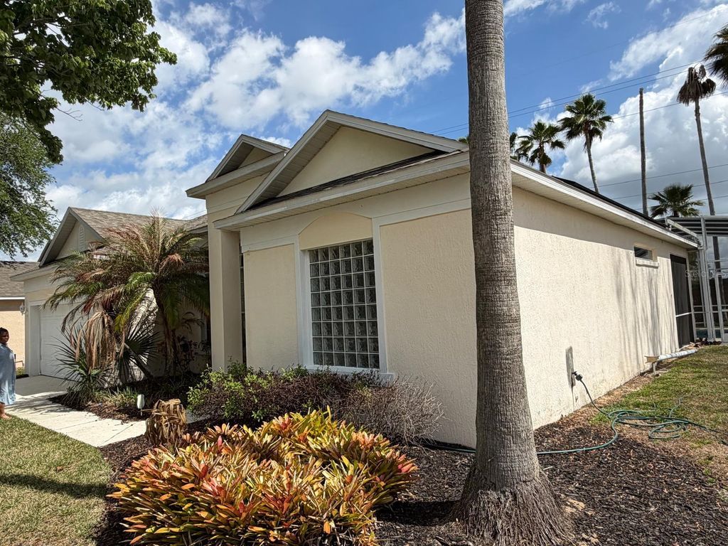 Image 15 of property listing at 471 HOLBORN LOOP, Davenport, FL 33897