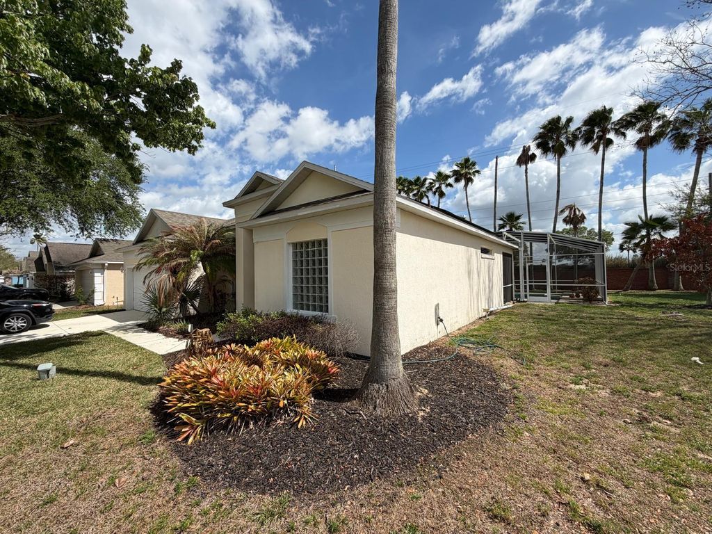 Image 37 of property listing at 471 HOLBORN LOOP, Davenport, FL 33897