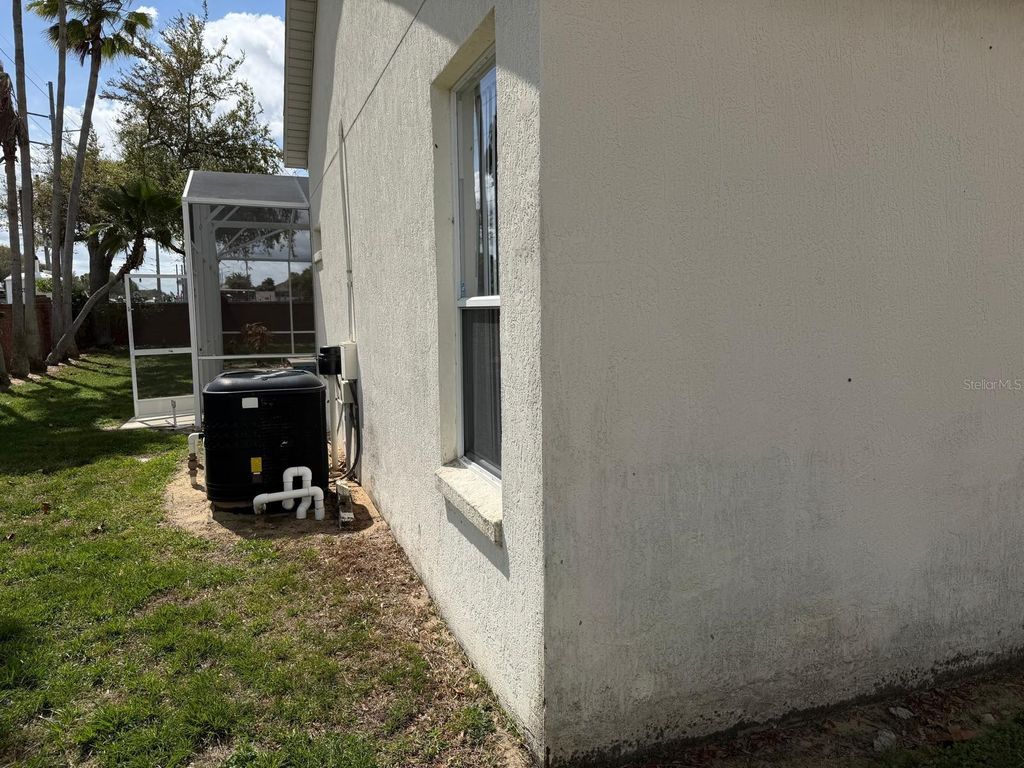 Image 9 of property listing at 471 HOLBORN LOOP, Davenport, FL 33897