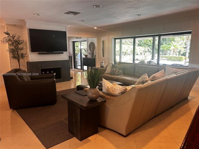5569 Wind Drift Ln, Boca Raton, FL 33433