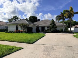 5569 Wind Drift Ln, Boca Raton, FL 33433