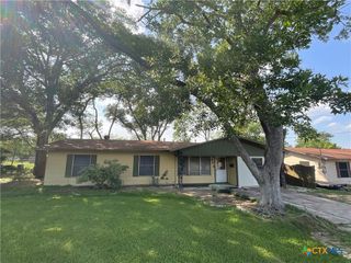 404 Svoboda Street, Yoakum, TX 77995