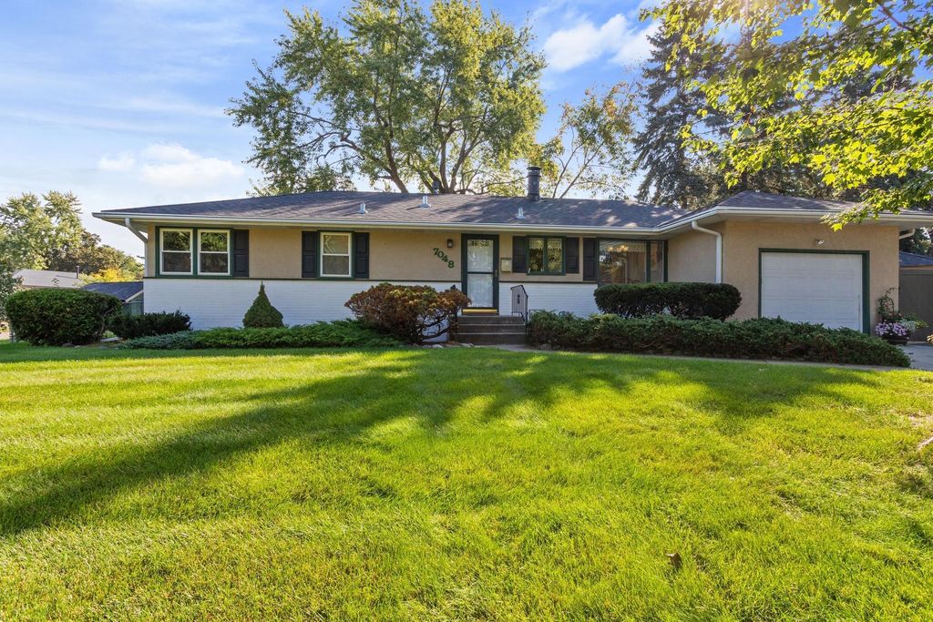 7048 Ewing Avenue N, Brooklyn Center, MN 55429