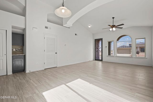 13853 Summer Story Avenue, Horizon City, TX 79928