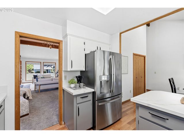 1306 TAMARISK Dr, West Linn, OR 97068