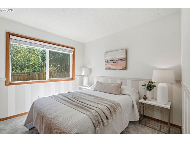 1306 TAMARISK Dr, West Linn, OR 97068