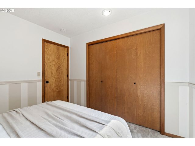 1306 TAMARISK Dr, West Linn, OR 97068