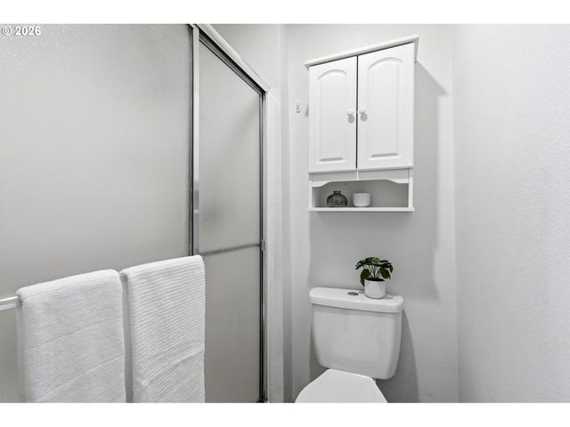 1306 TAMARISK Dr, West Linn, OR 97068