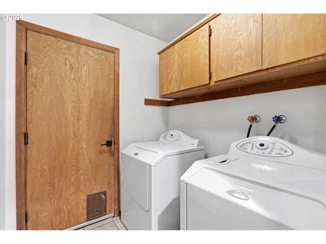 1306 TAMARISK Dr, West Linn, OR 97068