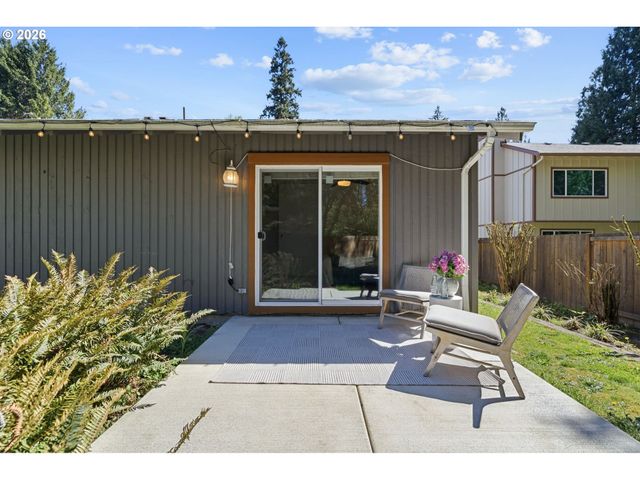 1306 TAMARISK Dr, West Linn, OR 97068