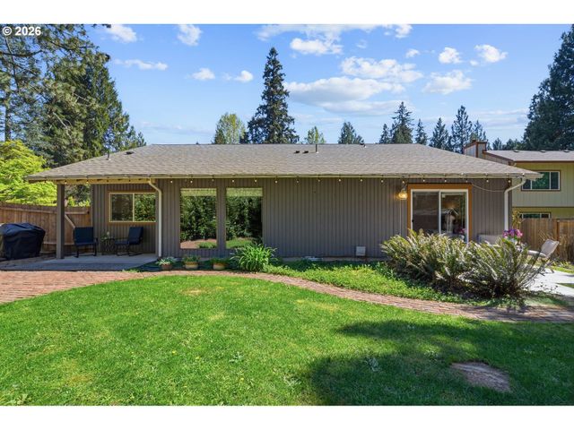 1306 TAMARISK Dr, West Linn, OR 97068