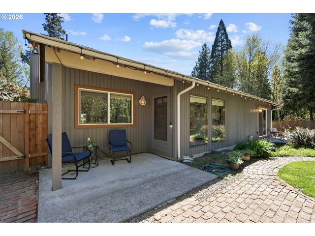 1306 TAMARISK Dr, West Linn, OR 97068