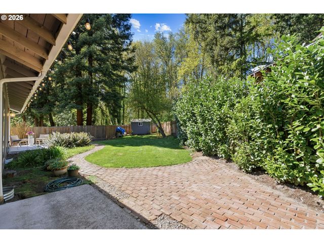 1306 TAMARISK Dr, West Linn, OR 97068