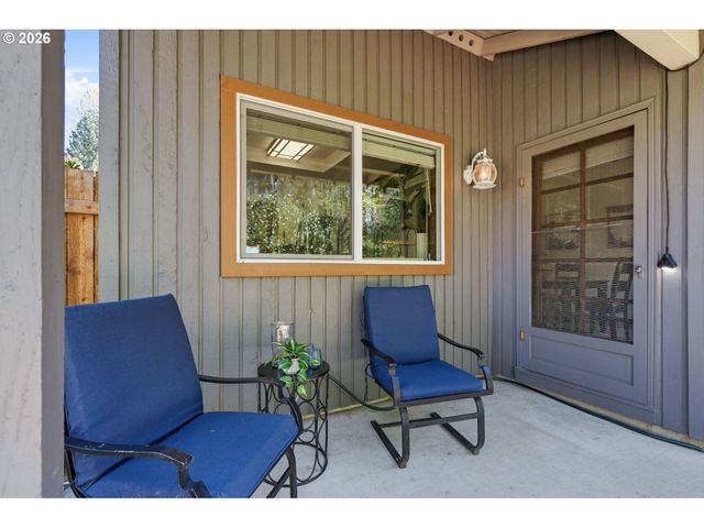 1306 TAMARISK Dr, West Linn, OR 97068