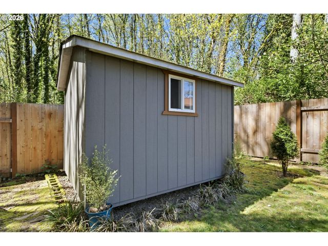 1306 TAMARISK Dr, West Linn, OR 97068