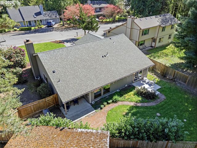 1306 TAMARISK Dr, West Linn, OR 97068