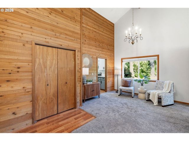 1306 TAMARISK Dr, West Linn, OR 97068