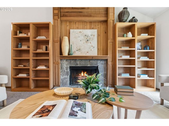 1306 TAMARISK Dr, West Linn, OR 97068