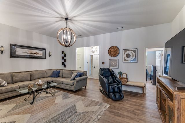 1217 Banks Street, River Oaks, TX 76114