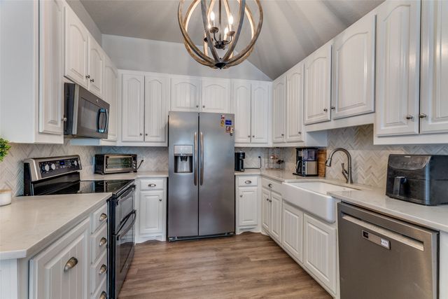 1217 Banks Street, River Oaks, TX 76114